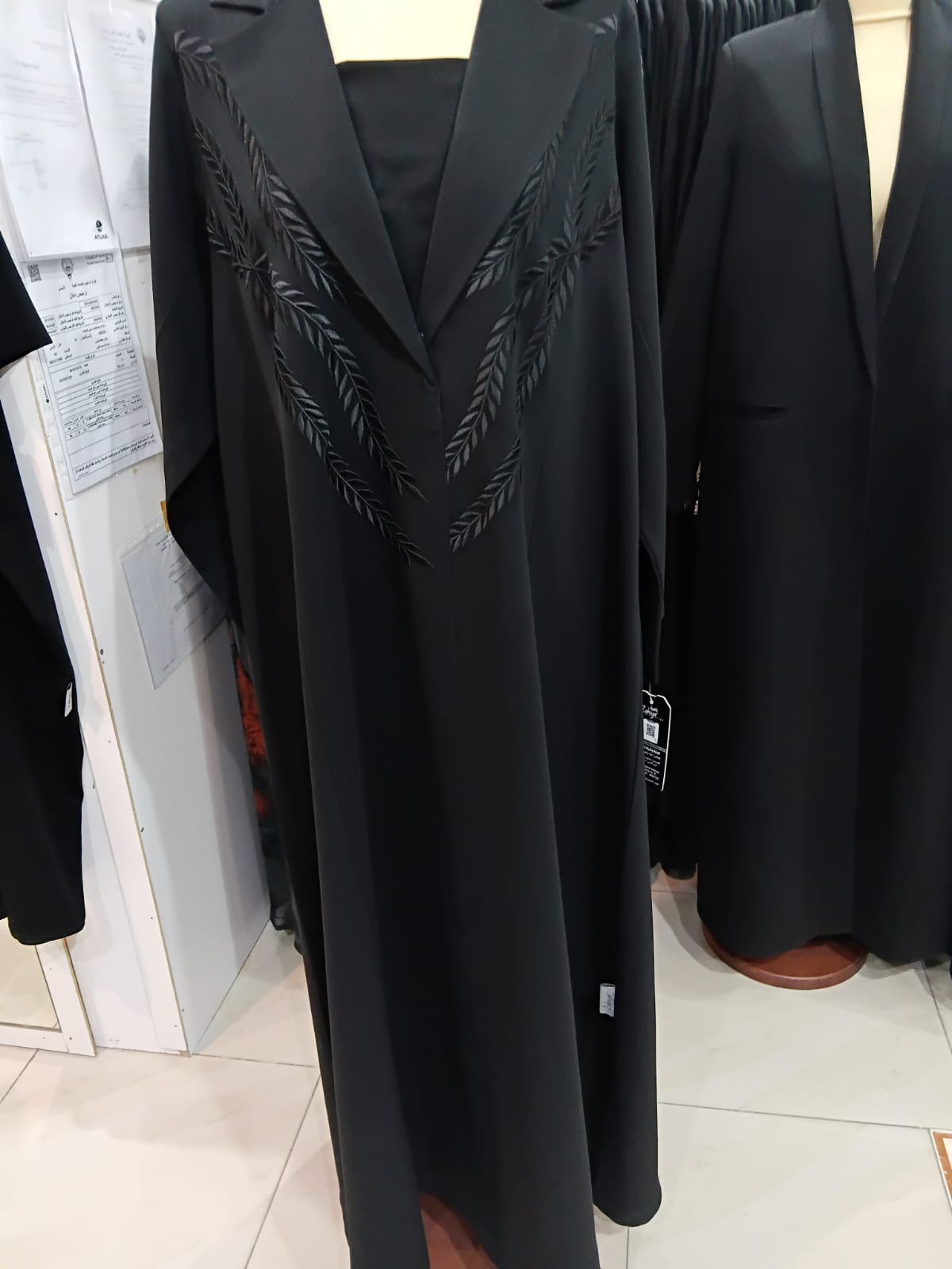 فخامة البليزر الكويتي — تصميم يجمع بين الهيبة والأنوقة الرسمية
